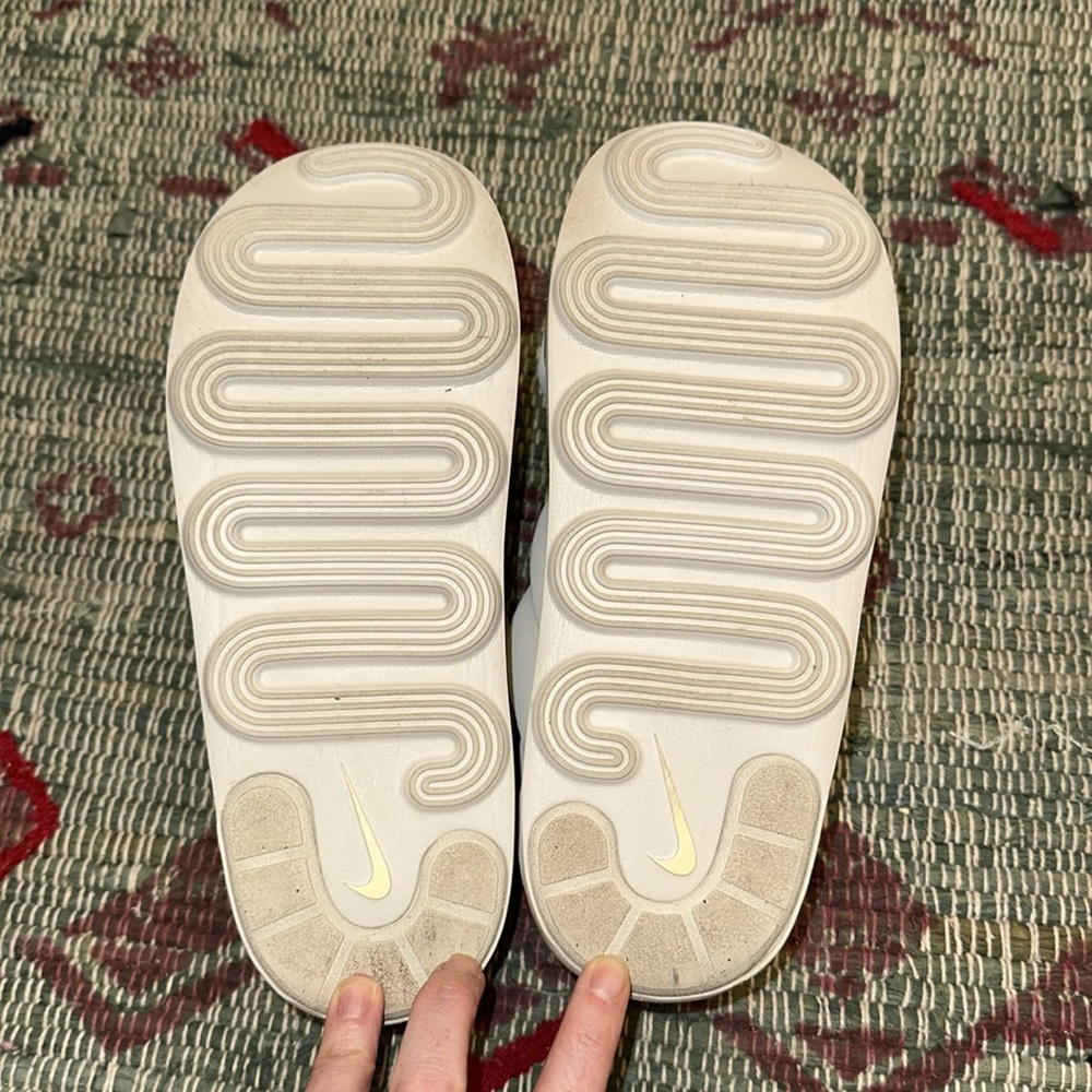 Nike Women's White Platform Sandals - Picture 4 of 4